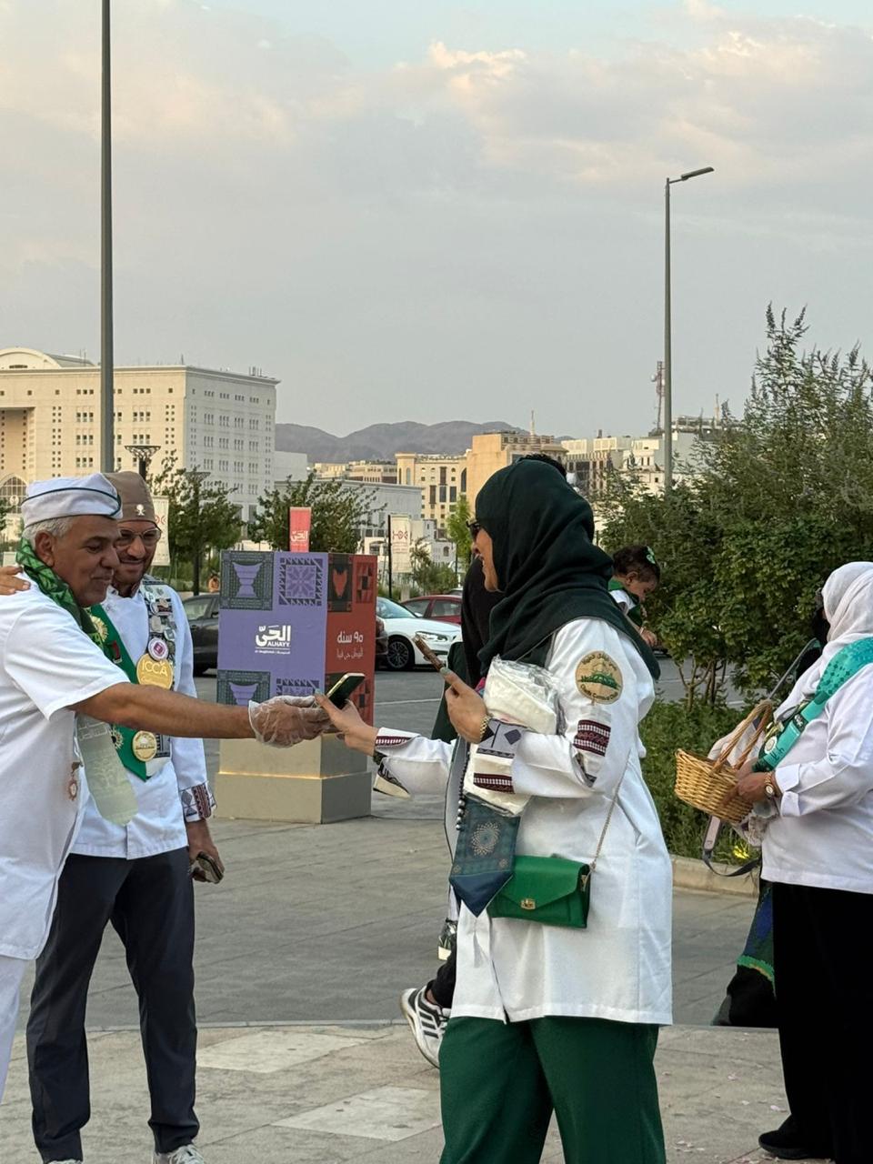 مشاركة اعضاء نادي كرنفال الطهاة من المدينه المنوره في فعالية اليوم الوطني بالمدينه media 2