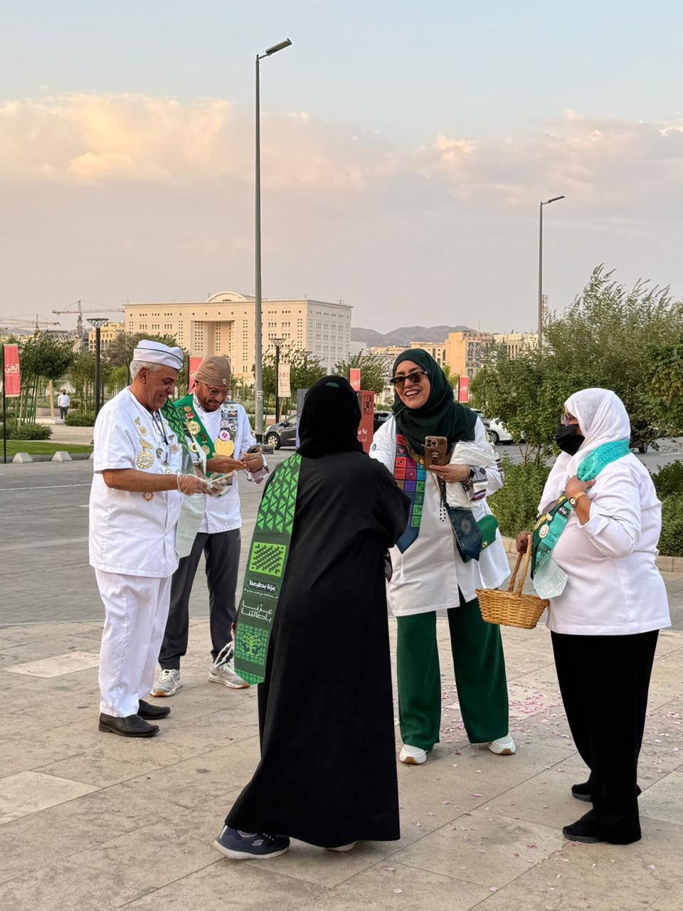 مشاركة اعضاء نادي كرنفال الطهاة من المدينه المنوره في فعالية اليوم الوطني بالمدينه media 3